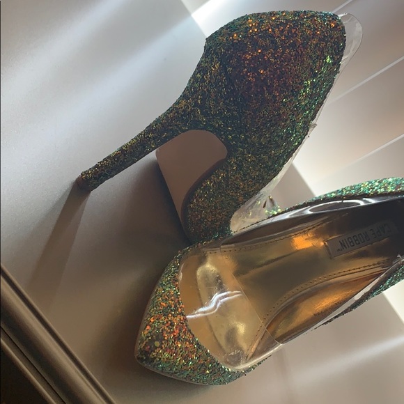 Pretty pumps😍 - Picture 2 of 2